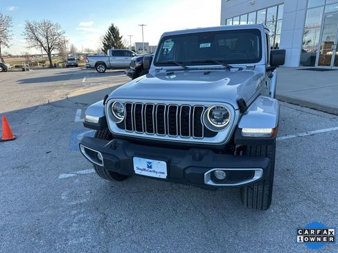 Used 2024 Jeep Wrangler Sahara image 10