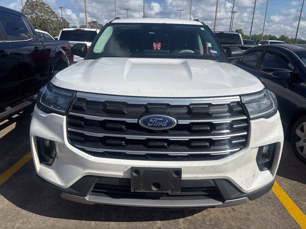 Used 2025 Ford Explorer Active w/ Active Comfort Package RWD image 2