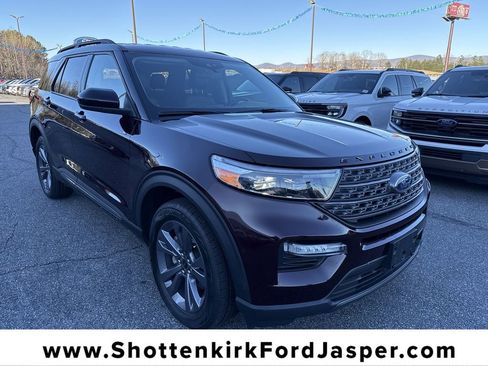 Used 2023 Ford Explorer XLT w/ Equipment Group 202A image 3