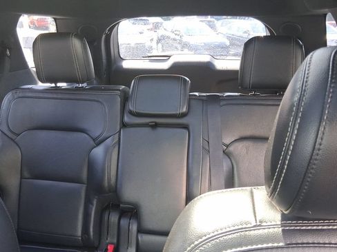 Used 2017 Ford Explorer Limited w/ Equipment Group 301A FWD image 12
