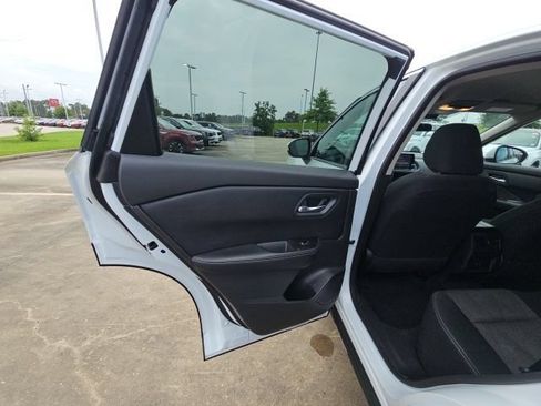 Used 2025 Nissan Rogue SV FWD image 13