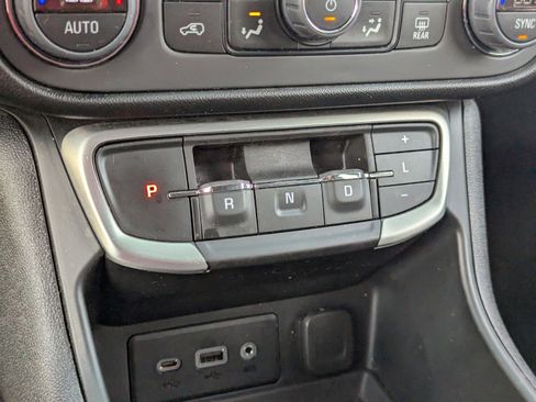 Used 2023 GMC Terrain SLE w/ Driver Convenience Package image 30