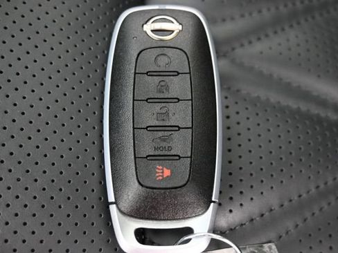 Used 2025 Nissan Rogue Platinum w/ Platinum Premium Package FWD image 27