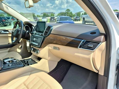 Used 2019 Mercedes-Benz GLE 400 4MATIC image 24