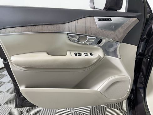Used 2023 Volvo XC90 T8 Ultimate image 11