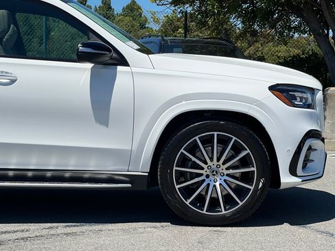 Used 2026 Mercedes-Benz GLS 580 4MATIC image 37