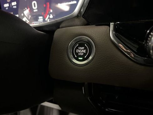 Certified 2025 GMC Canyon Denali AWD/4WD image 17