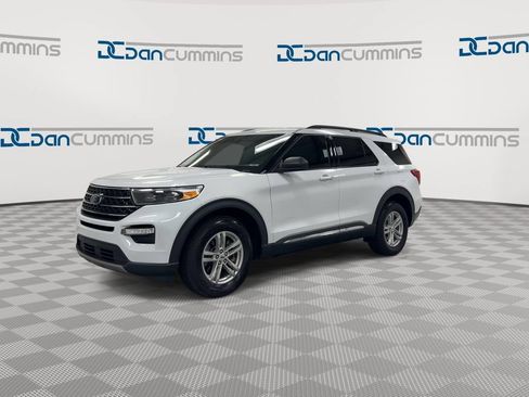 Used 2023 Ford Explorer XLT w/ Equipment Group 202A AWD/4WD image 4