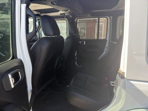 Used 2020 Jeep Wrangler Unlimited Sahara AWD/4WD image 8