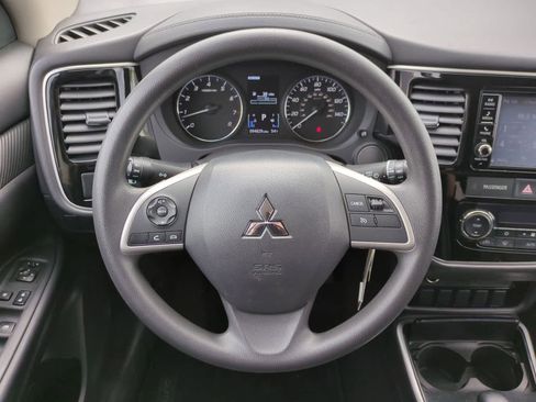 Used 2018 Mitsubishi Outlander ES AWD/4WD image 22