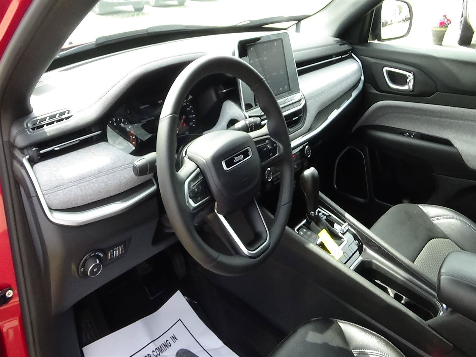 Certified 2025 Jeep Compass Latitude AWD/4WD image 16
