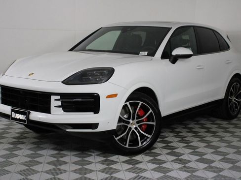 Certified 2025 Porsche Cayenne S image 35
