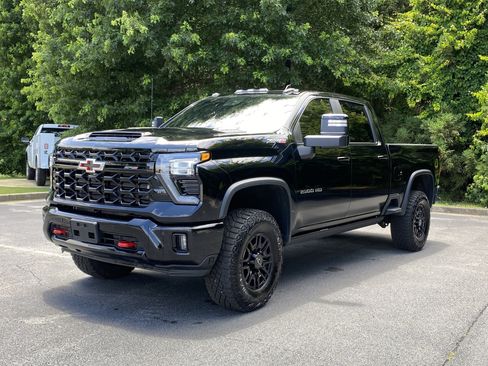 Used 2025 Chevrolet Silverado 2500 ZR2 w/ Technology Package AWD/4WD image 5
