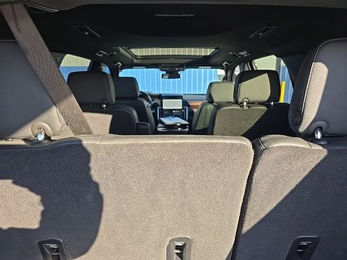 Used 2025 GMC Yukon Denali image 7