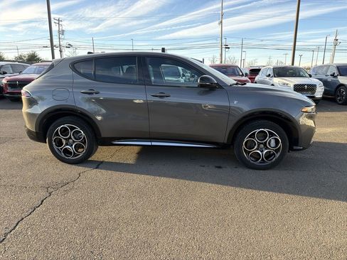 Used 2024 Alfa Romeo Tonale Ti w/ Premium Interior Package image 6