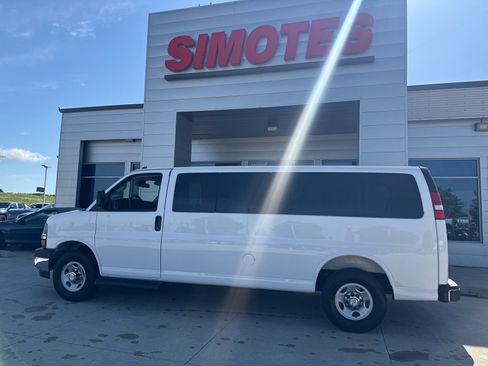 Used 2025 Chevrolet Express 3500 LT w/ LT Preferred Equipment Group RWD image 1
