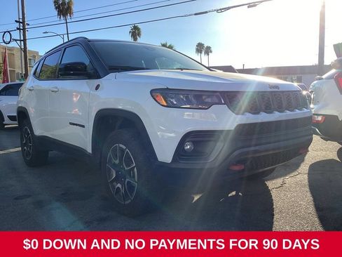 Used 2025 Jeep Compass Trailhawk AWD/4WD image 3