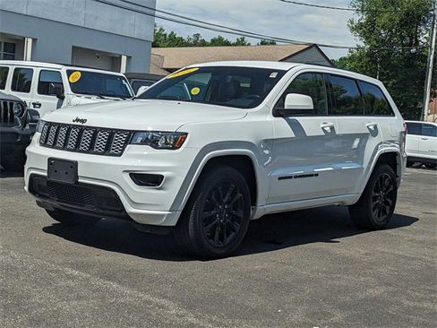 Certified 2022 Jeep Grand Cherokee Laredo X image 5