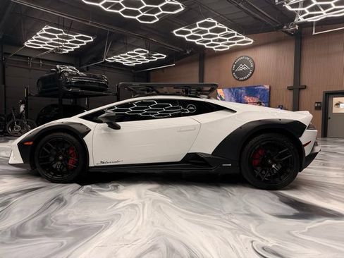 Used 2024 Lamborghini Huracan Sterrato AWD/4WD image 15