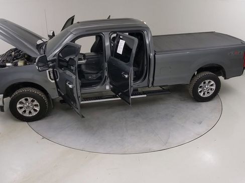 Used 2017 Ford F350 Lariat w/ Chrome Package image 57