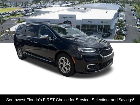 Used 2023 Chrysler Pacifica Limited FWD image 2