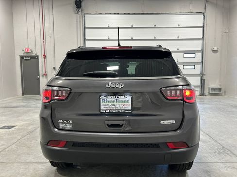 Used 2023 Jeep Compass Latitude w/ Sun and Sound Group AWD/4WD image 7