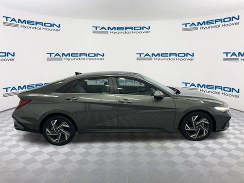 Used 2025 Hyundai Elantra Limited FWD image 6