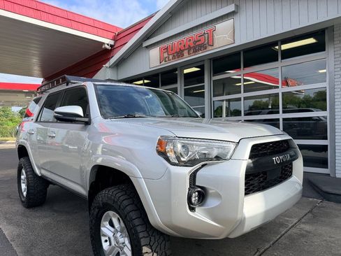 Used 2022 Toyota 4Runner SR5 Premium AWD/4WD image 14