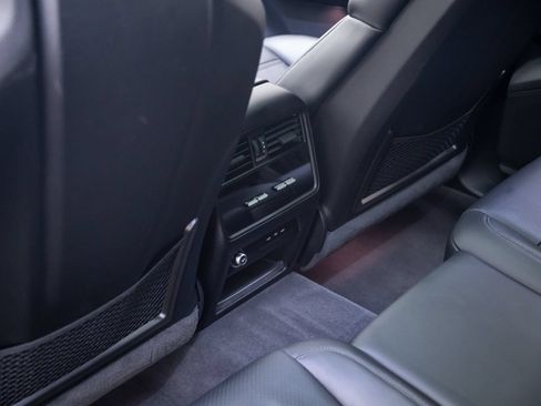 Certified 2025 Porsche Cayenne E-Hybrid Coupe AWD/4WD image 17