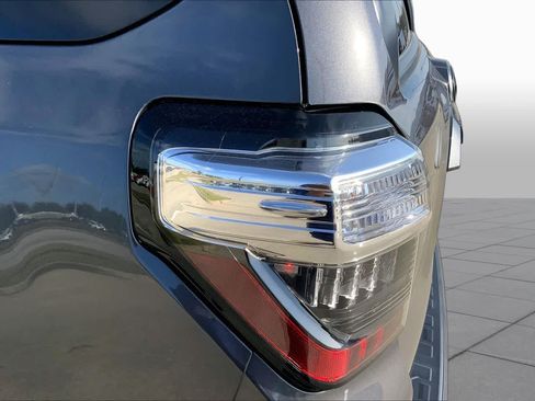 Used 2022 Toyota 4Runner SR5 RWD image 27