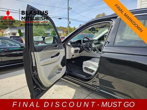 Used 2022 Jeep Grand Cherokee Overland w/ Luxury Tech Group IV image 8