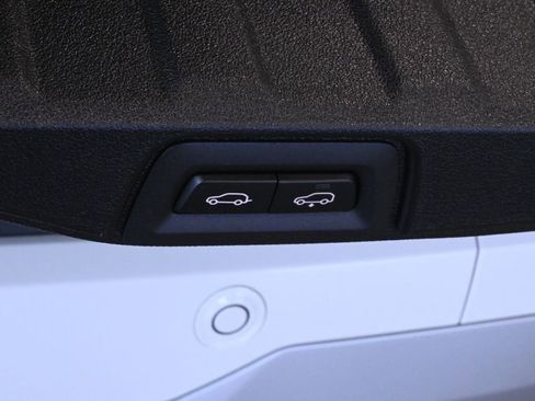 Used 2025 BMW X5 xDrive50e image 40