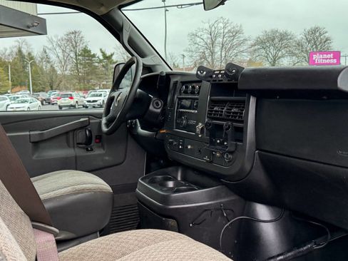 Used 2017 Chevrolet Express 2500 image 11