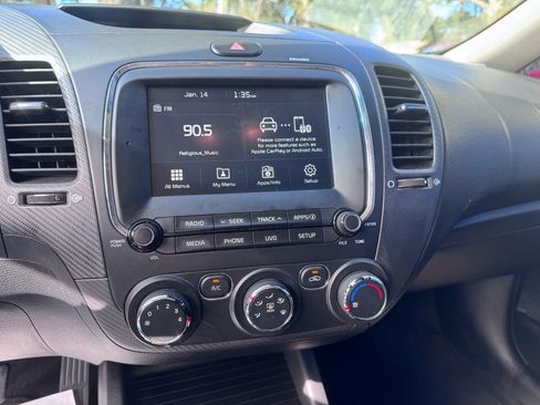 Used 2017 Kia Forte S image 18