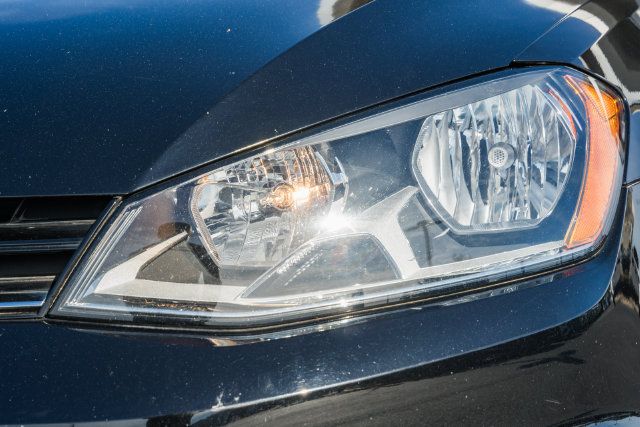 Used 2017 Volkswagen Golf 4-Door FWD image 13