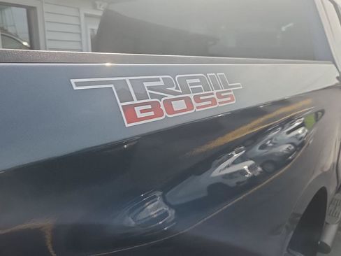 Used 2021 Chevrolet Silverado 1500 Custom Trail Boss w/ LPO, Dark Essentials Package AWD/4WD image 5