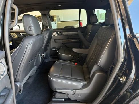 New 2026 Buick Enclave Avenir FWD image 16