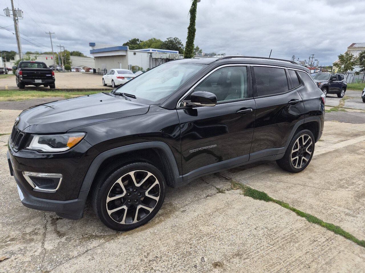 Used 2018 Jeep Compass Limited w/ Navigation Group AWD/4WD image 3