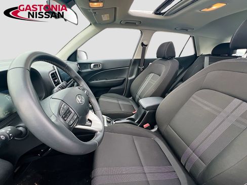 Used 2025 Hyundai Venue SEL image 26