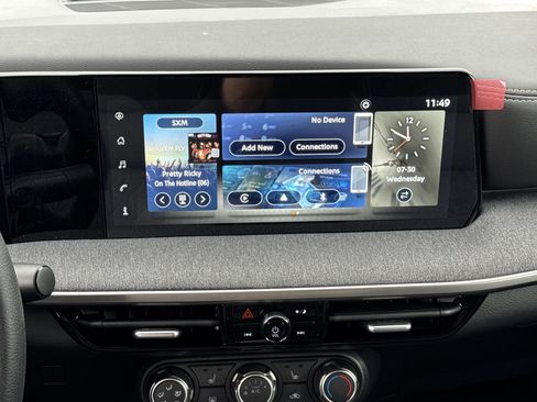 New 2025 Nissan Kicks SV w/ SV Premium Package image 17