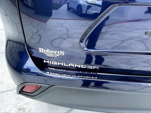 Used 2024 Toyota Highlander XLE image 23