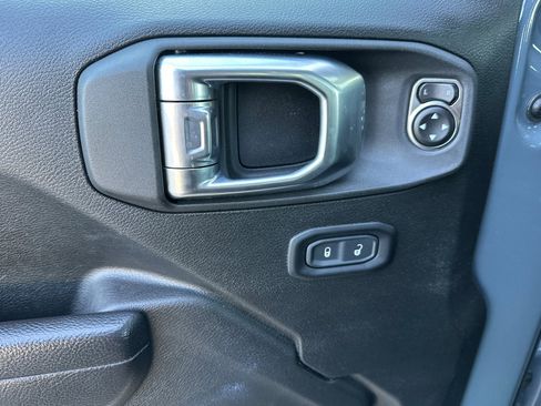 Used 2024 Jeep Wrangler Unlimited Rubicon 4xe image 11