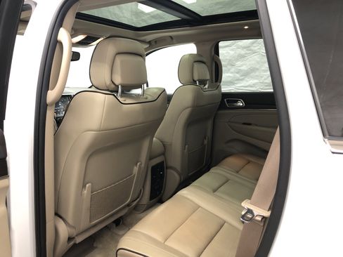 Used 2017 Jeep Grand Cherokee Overland w/ Jeep Active Safety Group image 12