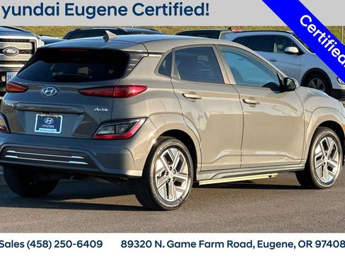 Used 2023 Hyundai Kona SE image 3