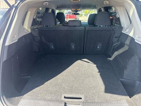 Used 2023 Nissan Rogue S FWD image 9