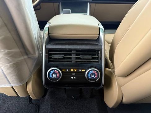 Used 2025 Land Rover Range Rover SE AWD/4WD image 22