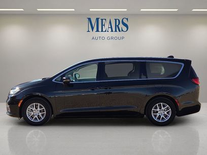 Used 2023 Chrysler Pacifica Touring-L