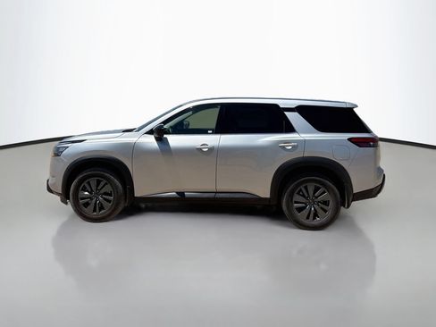 Used 2024 Nissan Pathfinder S FWD image 4