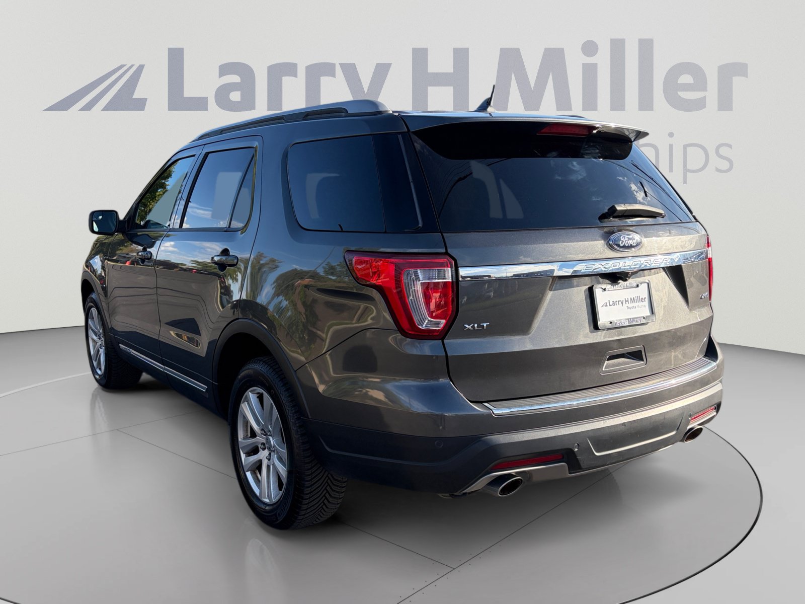 Used 2018 Ford Explorer XLT w/ Equipment Group 201A AWD/4WD image 3