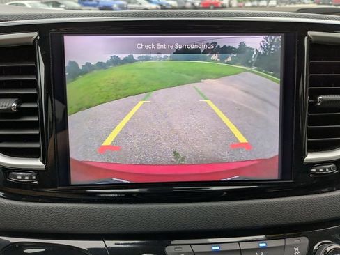 Used 2024 Chrysler Pacifica Touring-L FWD image 30